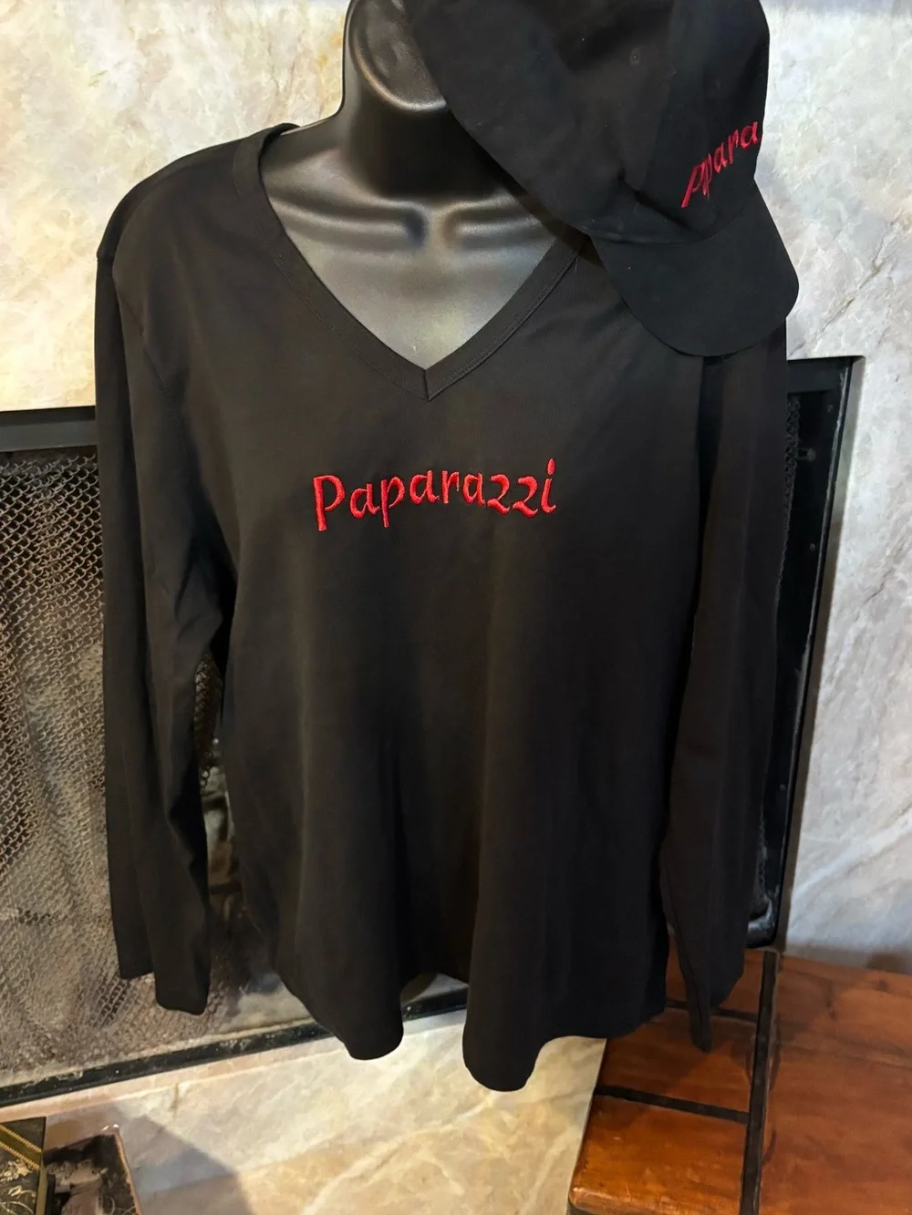 Eddie Bauer black long sleeve V-neck (XXL) Black embroidered 
